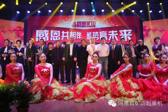 各位領(lǐng)導(dǎo)、嘉賓及公司領(lǐng)導(dǎo)與演員合影留念.jpg